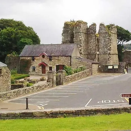 W8 Village * Manorhamilton